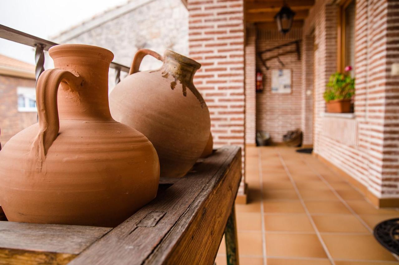 Alojamientos Rurales La Aldaba Navalagamella Esterno foto